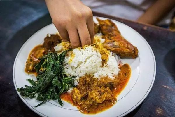 印度人為什么用手抓飯吃,印度人用手吃飯的原因